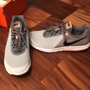 Nike Flex experience RN 6 tennis shoes